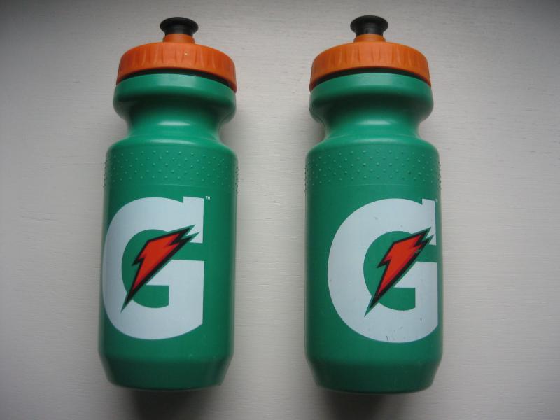 2 bidons GATORADE neufs