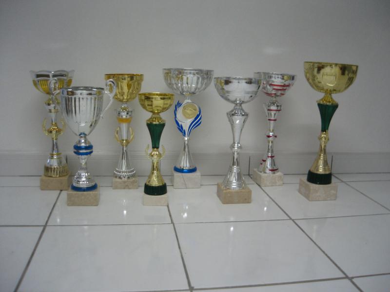 Lot de 8 coupes neuves