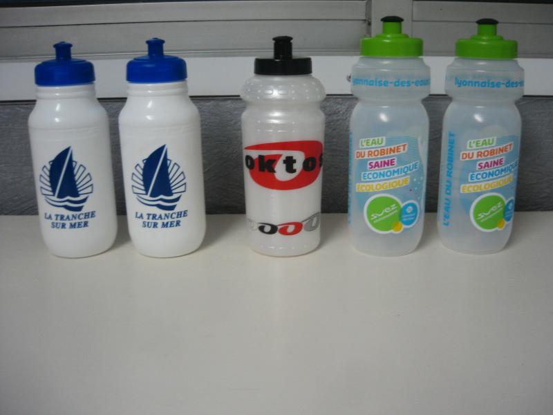 Lot de 5 bidons neufs